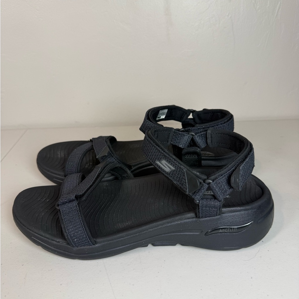 Skechers Women's GO WALK Arch Fit - Cruise Around sandals size 11